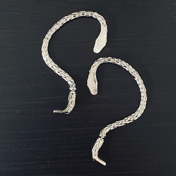 Pair of Silver Tone Snake Ear Cuffs Earrings NWT - Picture 8 of 14
